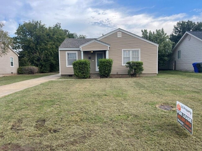 Building Photo - 2 bed 1&1/2 bath, detached garage in Norman