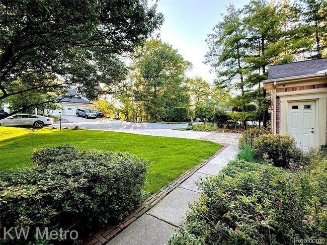 Photo - 1448 Inwoods Cir