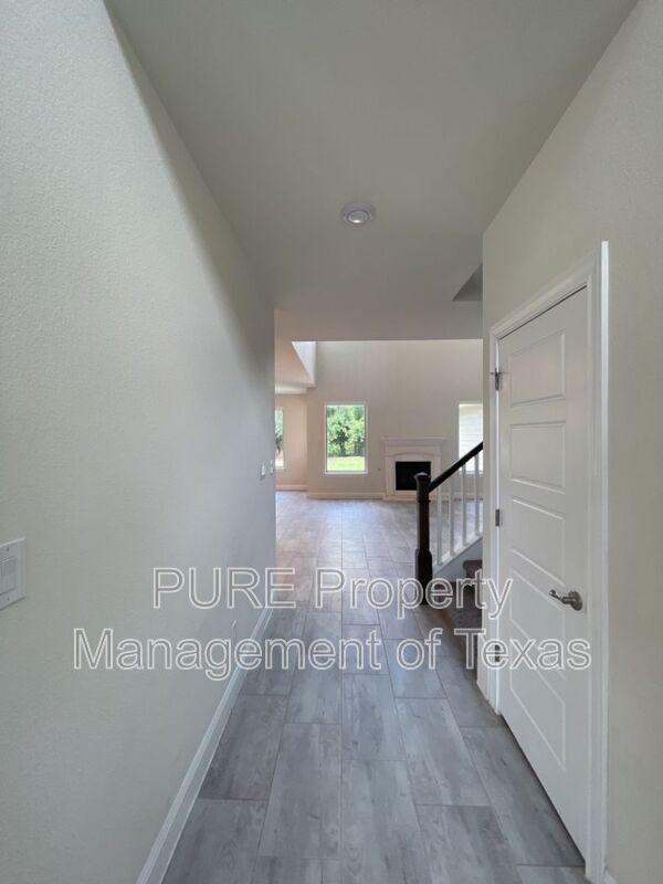 Photo - 716 Expedition Way