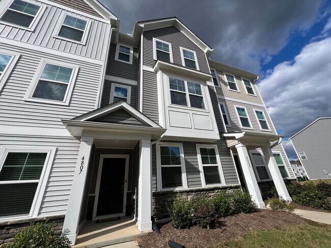 Building Photo - 4807 Southern Magnolia Dr