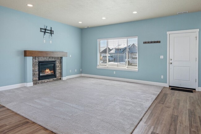 280 NW Double Eagle Ave