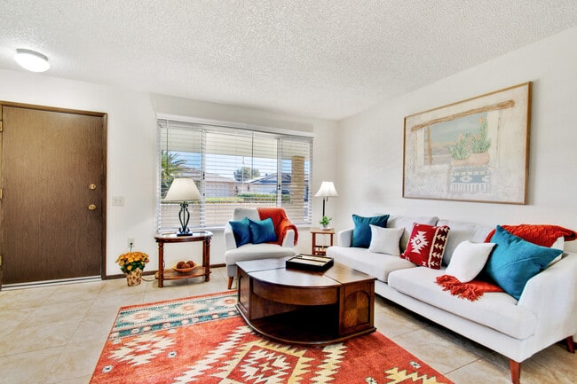 ¡Mobiliario de lujo con muchos extras para mejorar su experiencia vacacional en Arizona! - 12414 W Nugget Ct