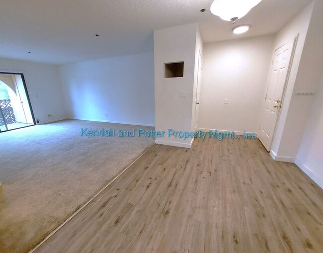 Building Photo - Large Updated 2 Bedroom Condo In Watsonville!