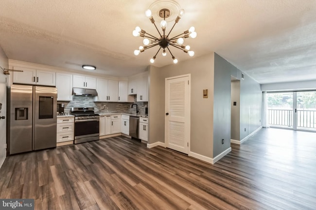 Photo - 1300 Army Navy Dr Unidad 105