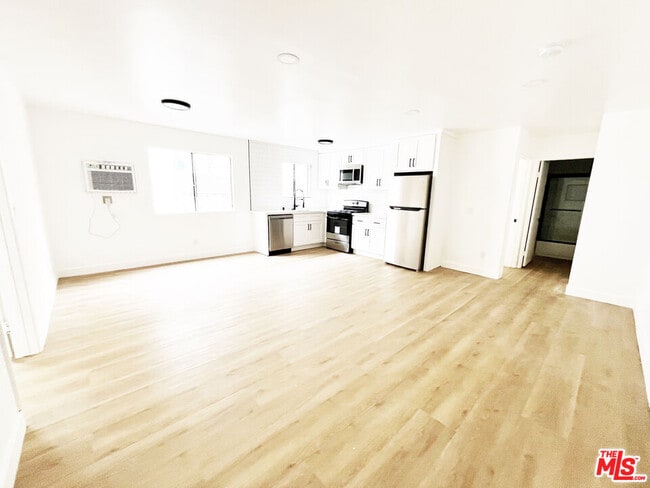 Photo - 5440 Carlton Way Unit 105