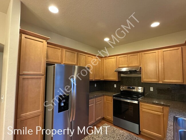 Photo - Lovely house with 4 bedrooms and 2.5 bathroom.