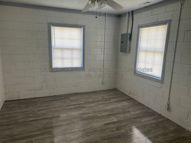 Photo - 923 Cleveland St
