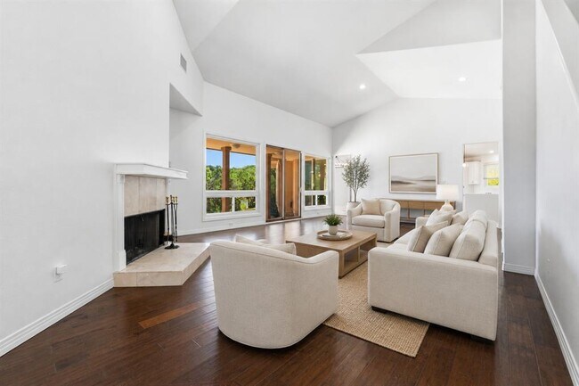 Photo - 409 Beardsley Ln