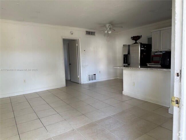 Building Photo - 890 NW 45th Ave Unit 5 Rental