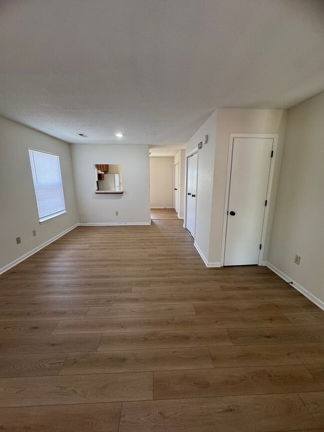 675-677 W. Country Squire Ct.