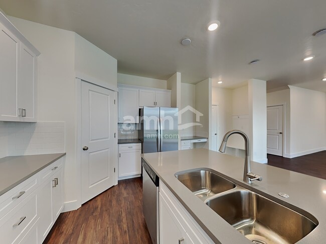 Photo - 937 Moorside Ave