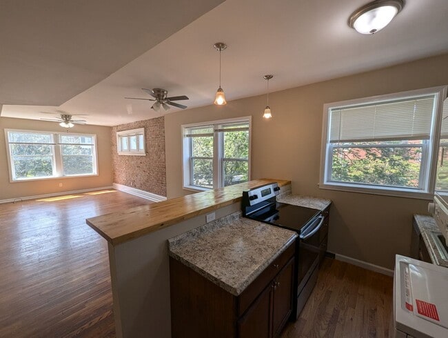 Building Photo - 3847 Russell Blvd Unit 1W