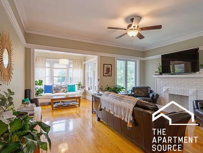 Building Photo - 6514 N Bosworth Ave Unit 2