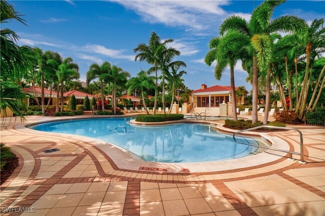 Building Photo - 8787 Bay Colony Dr Unit 704