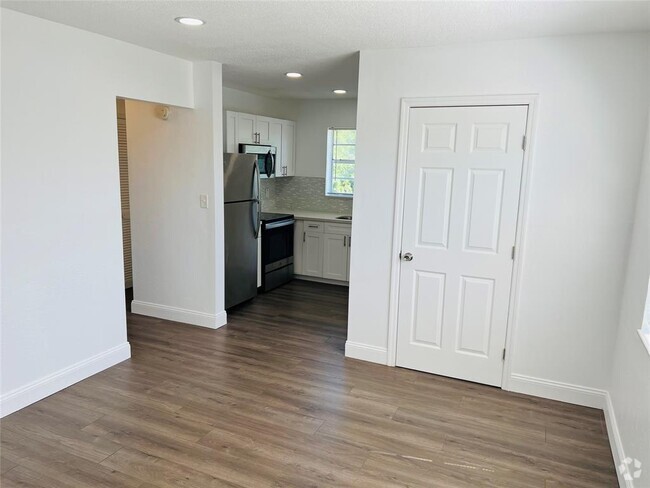 Building Photo - 1301 N 12th Ct Unit 11B Rental