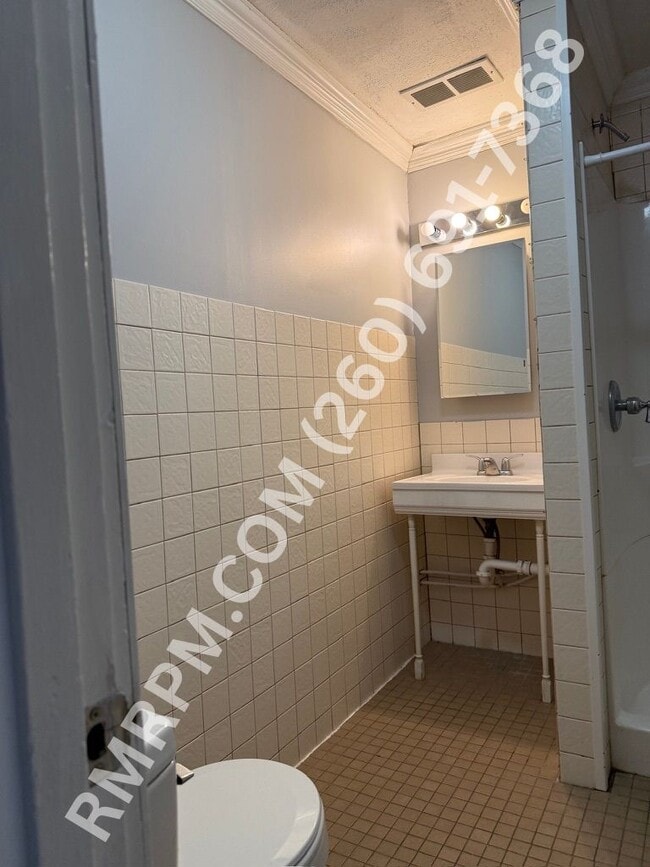 Photo - 641 Byron St