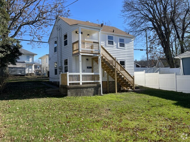 Building Photo - 2216 Mt Vernon Ave Unit Apartment A - Upstairs