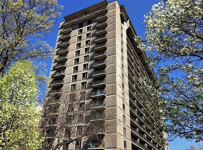Building Photo - 12500 Edgewater Dr Unit 206 Rental