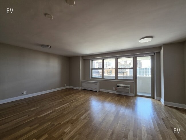 Building Photo - 310 Greenwich St Unit ev12H