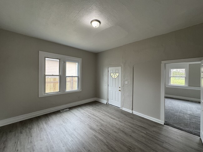 Photo - 1750 S Olive St