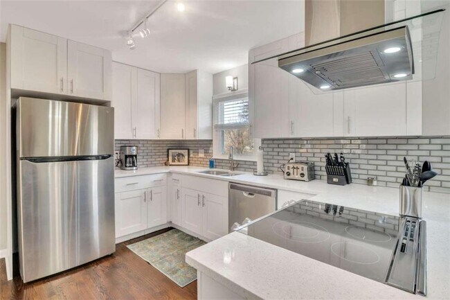 Photo - 2051 Harwinor Rd SE