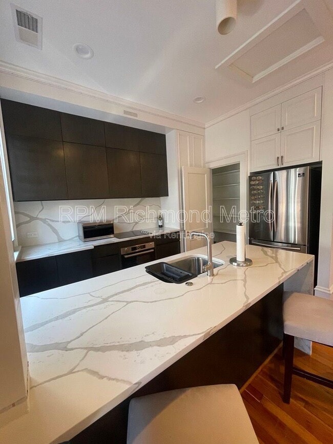 Building Photo - 2025 Monument Ave Unit 203 Rental