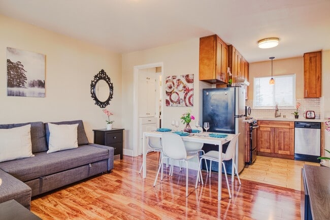 Photo - 619 Buckeye St #6