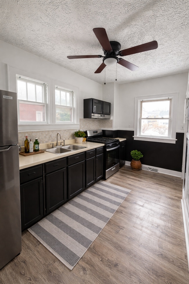 Photo - 504 W 29th St Unit Apt 2