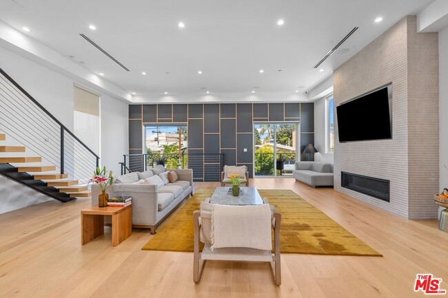 Photo - 656 California Ave