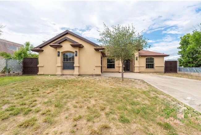 Building Photo - 204 N Espana Dr