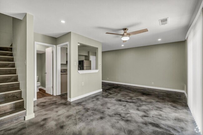 Building Photo - 2808 Skyway Cir Unit 101 Rental