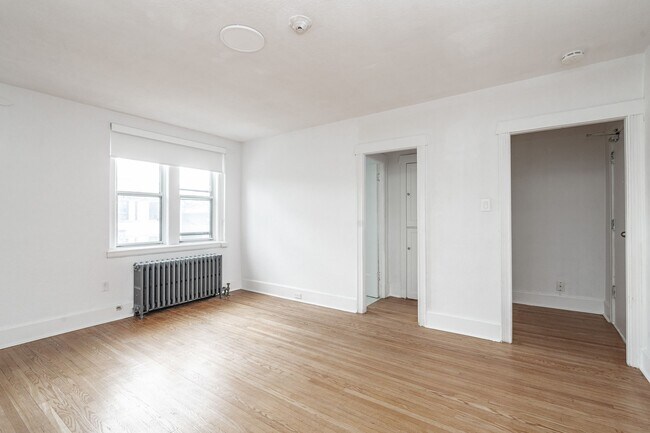 Photo - 122 Dowling Ave