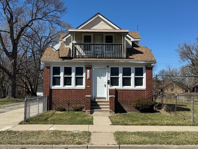 Building Photo - 13927 E Canfield St