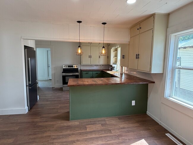 Photo - 1308 E Oak St