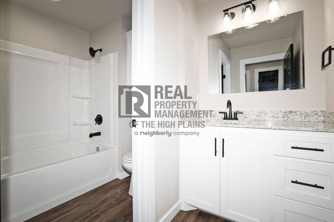 Photo - 4710 Clive Ave