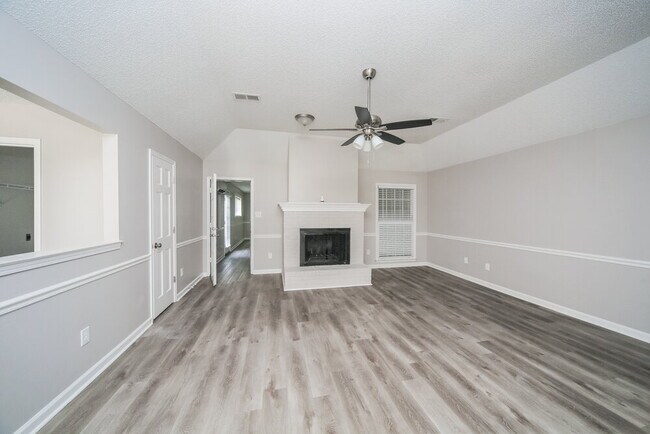 Photo - 5036 Brooksbank Cove S