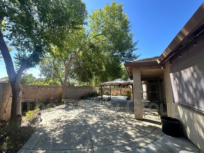 Photo - 1832 N Vickie St