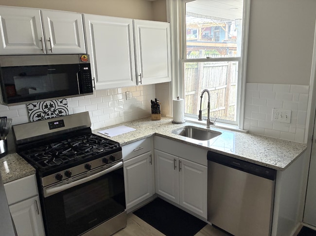 Cocina - 832 W 35th St