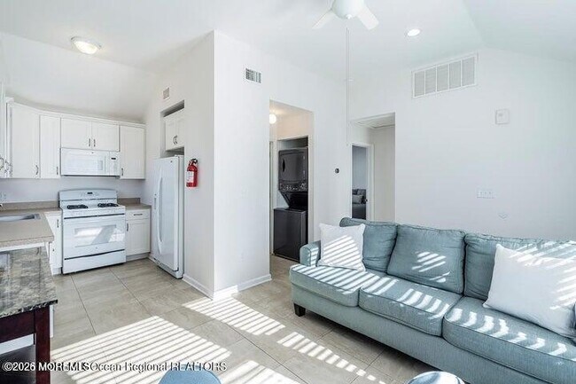 109 W Pompano Way