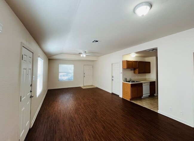 Photo - Cozy 2 bedroom 2bath Retreat near Randolph... House