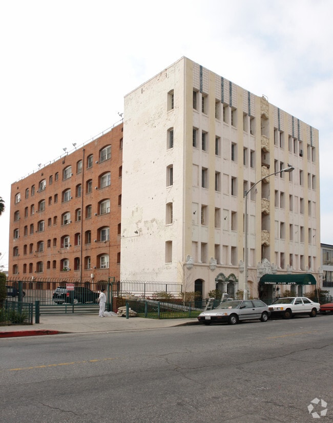 Photo - Oxford Club Apartments