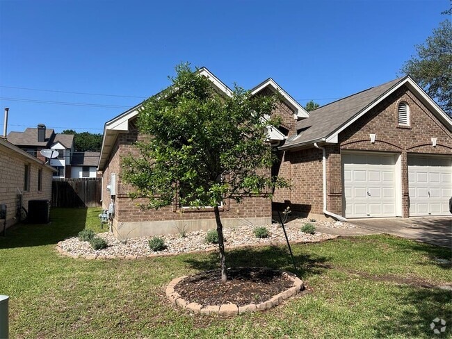 Building Photo - 15053 Babbling Brook Dr Rental