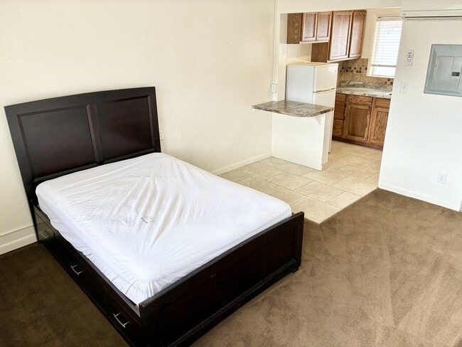 Building Photo - 1105 S State St