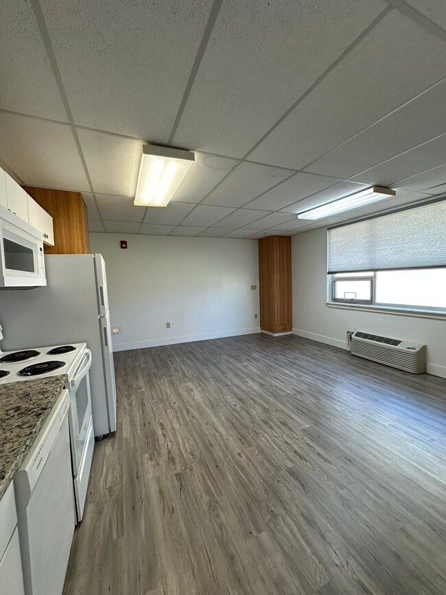 Building Photo - 1120 Montana St