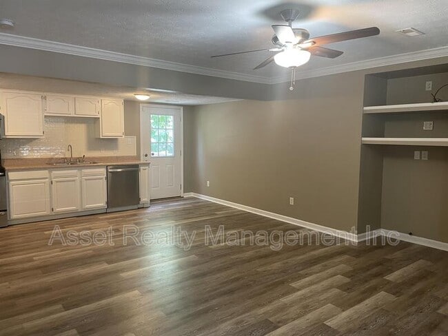 Photo - 645 Cornerbrook Ln