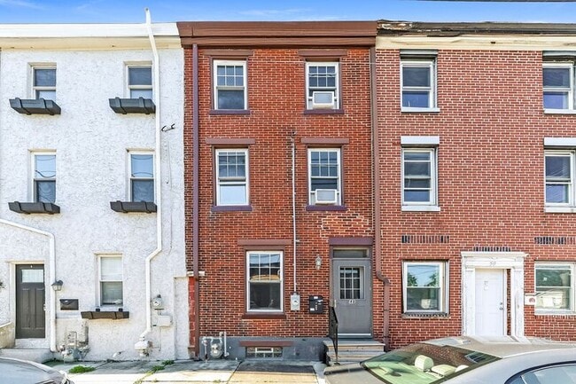 Building Photo - 48 W Front St Rental