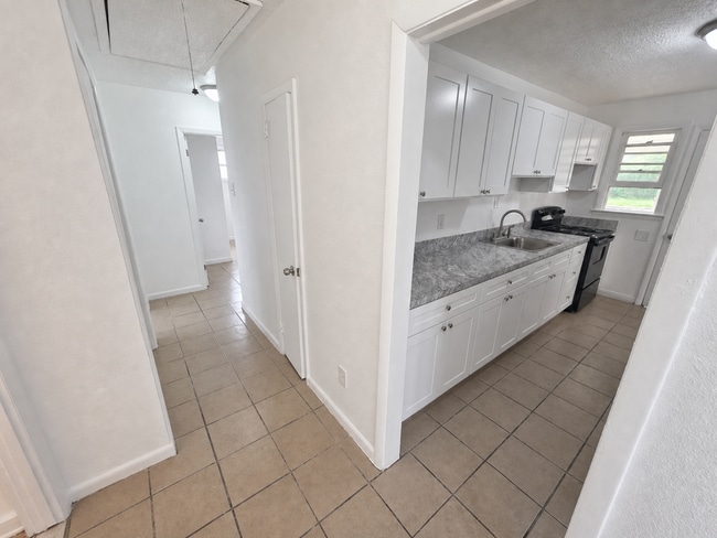 Photo - 106 Louise Rd