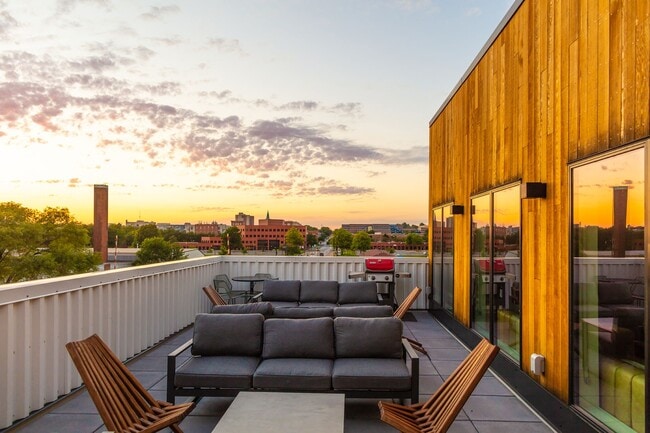 Rowat Lofts Apartments