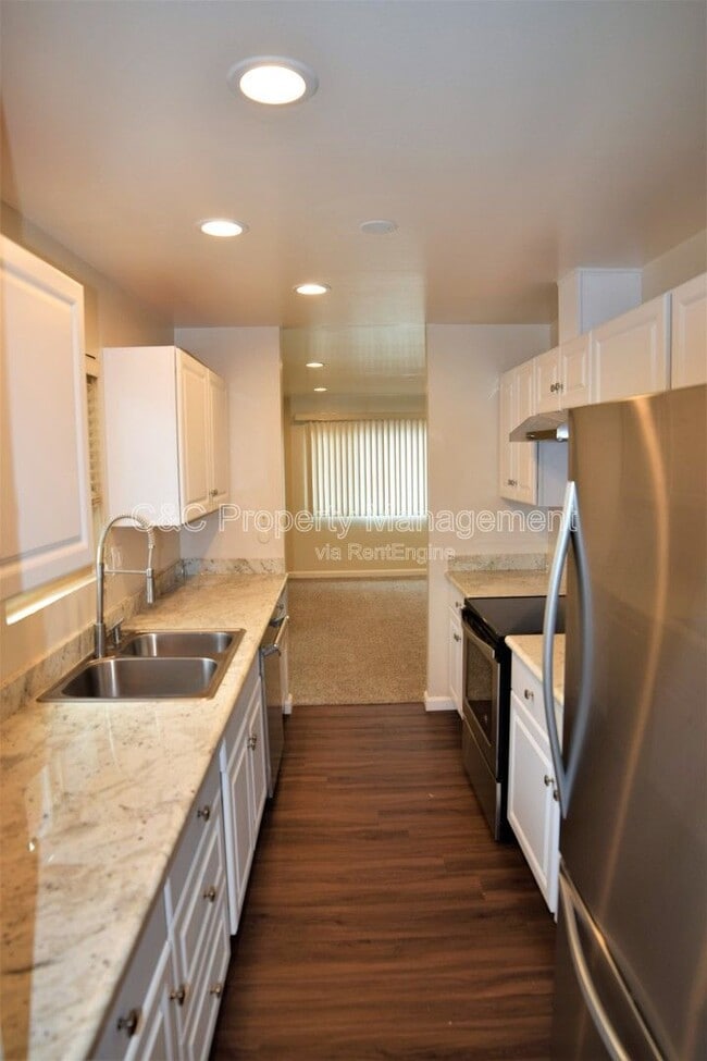 Photo - 1695 Hilby Ave