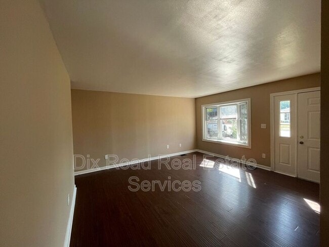 28 Moore Dr